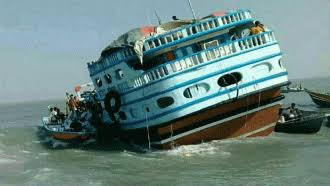 غرق سفينة تجارية إيرانية في الخليج العربي