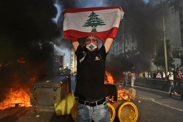 انهيار الليرة يشعل احتجاجات واسعة في لبنان