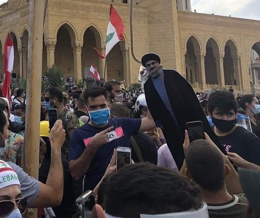 إيـران تبدي استعدادها لتزويد لبنان بالسلاح وناشطون يعلقون