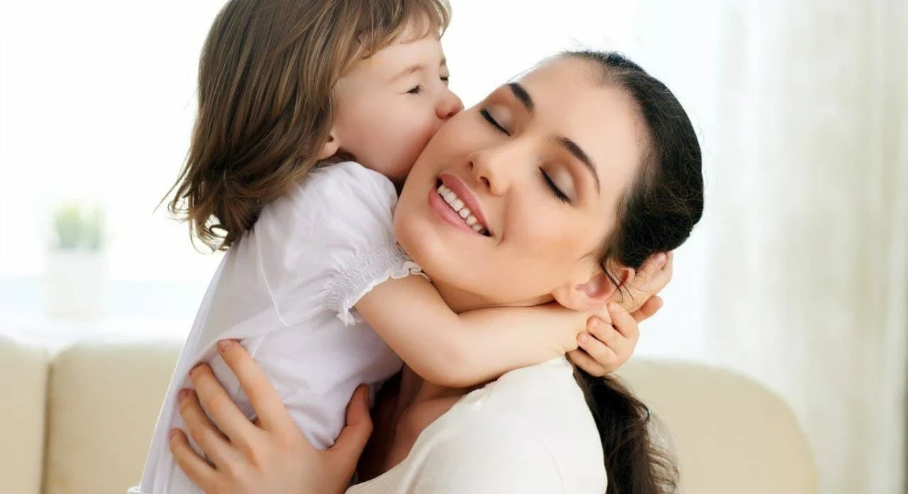 تفسير حلم موت الأم والبكاء عليها للعزباء والمتزوجة والحامل: آراء ابن سيرين والنابلسي وابن شاهين